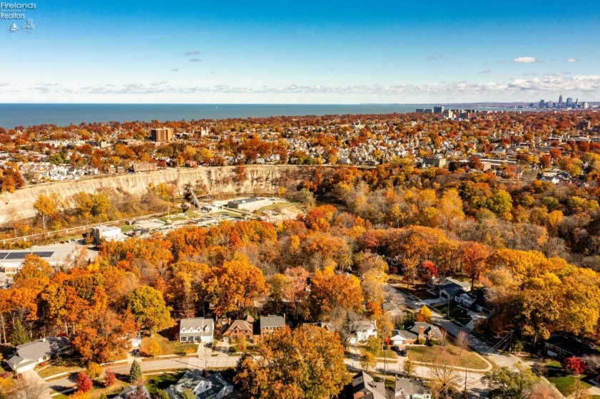 18500 Edgewood Drive, Rocky River, 44116, 3 Bedrooms Bedrooms, ,2 BathroomsBathrooms,Residential,For Sale,Edgewood,20261087