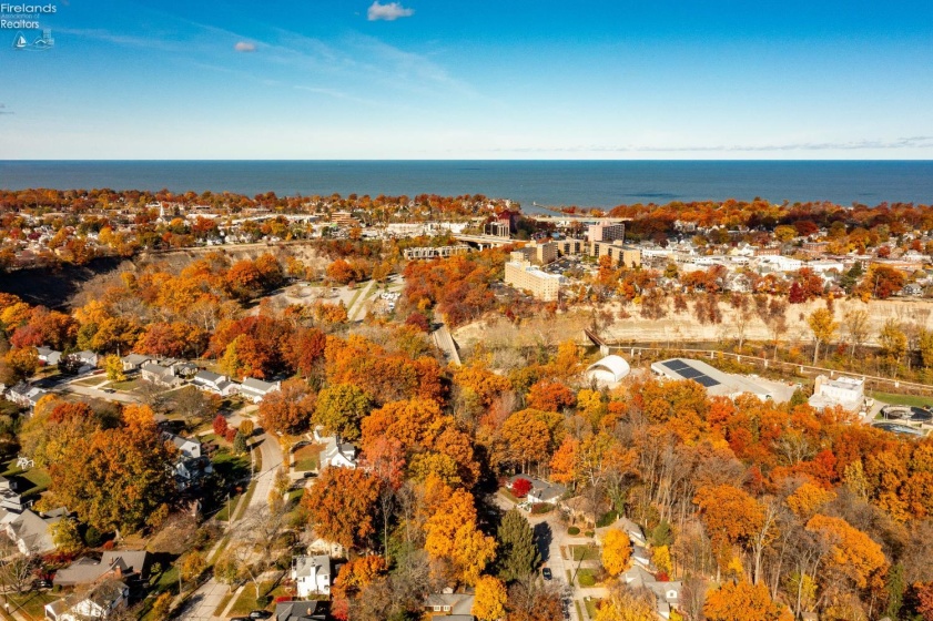 18500 Edgewood Drive, Rocky River, 44116, 3 Bedrooms Bedrooms, ,2 BathroomsBathrooms,Residential,For Sale,Edgewood,20261087