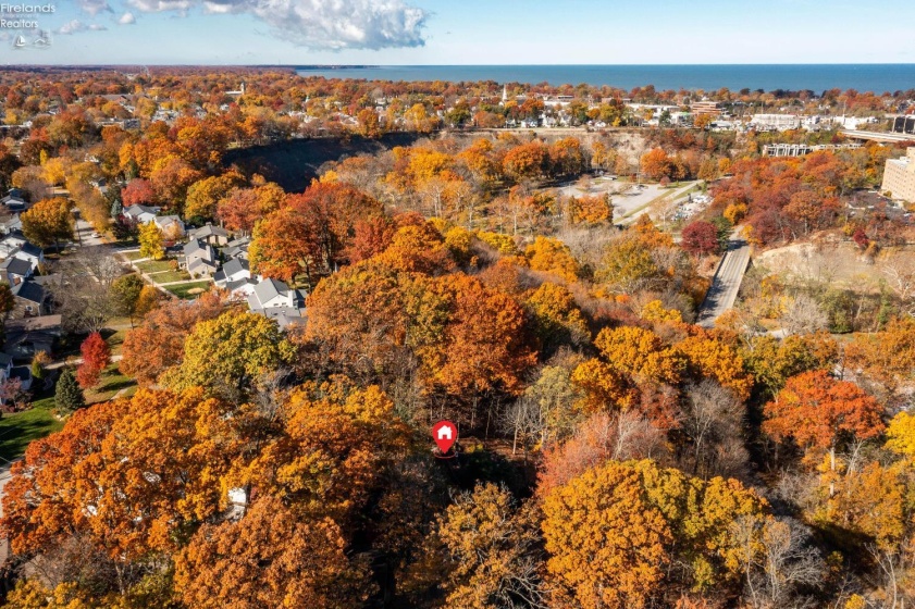 18500 Edgewood Drive, Rocky River, 44116, 3 Bedrooms Bedrooms, ,2 BathroomsBathrooms,Residential,For Sale,Edgewood,20261087