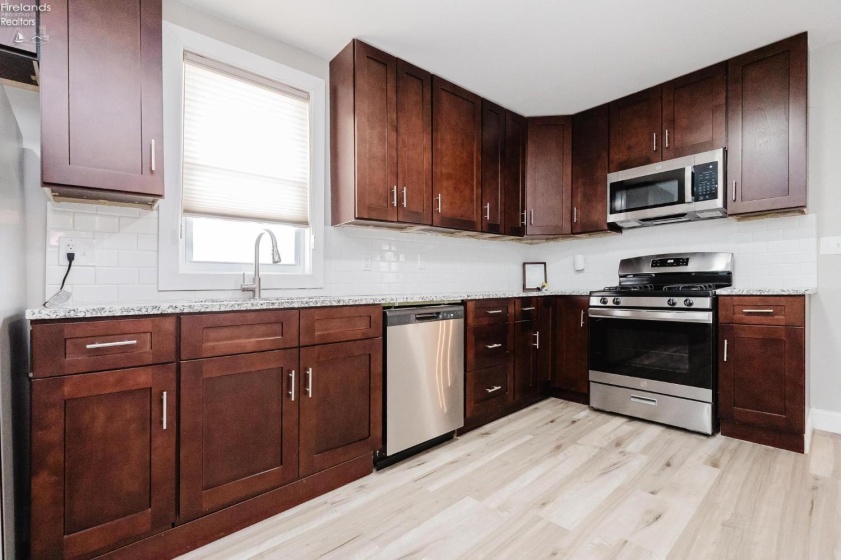 421 4th, Port Clinton, 43452, 2 Bedrooms Bedrooms, ,1 BathroomBathrooms,Residential,For Sale,4th,20261040