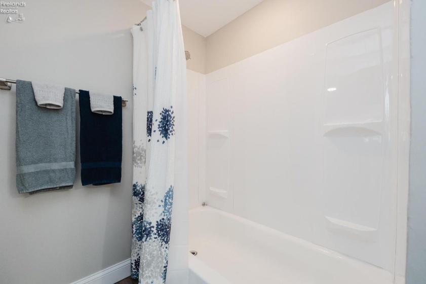 421 4th, Port Clinton, 43452, 2 Bedrooms Bedrooms, ,1 BathroomBathrooms,Residential,For Sale,4th,20261040