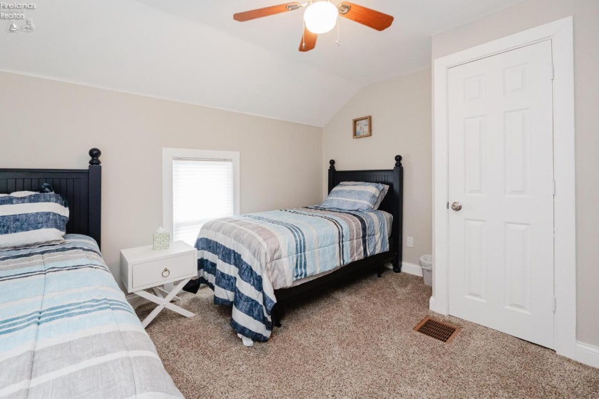 421 4th, Port Clinton, 43452, 2 Bedrooms Bedrooms, ,1 BathroomBathrooms,Residential,For Sale,4th,20261040