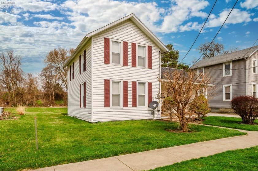 421 4th, Port Clinton, 43452, 2 Bedrooms Bedrooms, ,1 BathroomBathrooms,Residential,For Sale,4th,20261040