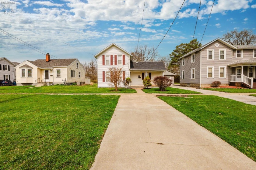 421 4th, Port Clinton, 43452, 2 Bedrooms Bedrooms, ,1 BathroomBathrooms,Residential,For Sale,4th,20261040