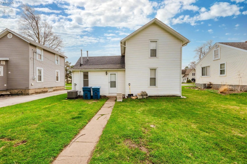 421 4th, Port Clinton, 43452, 2 Bedrooms Bedrooms, ,1 BathroomBathrooms,Residential,For Sale,4th,20261040