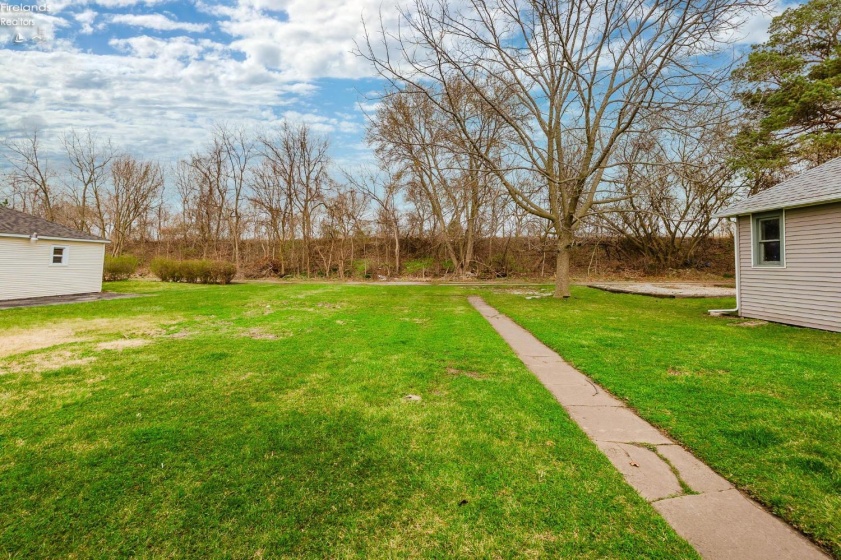 421 4th, Port Clinton, 43452, 2 Bedrooms Bedrooms, ,1 BathroomBathrooms,Residential,For Sale,4th,20261040