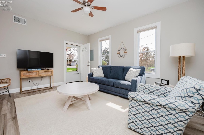 421 4th, Port Clinton, 43452, 2 Bedrooms Bedrooms, ,1 BathroomBathrooms,Residential,For Sale,4th,20261040