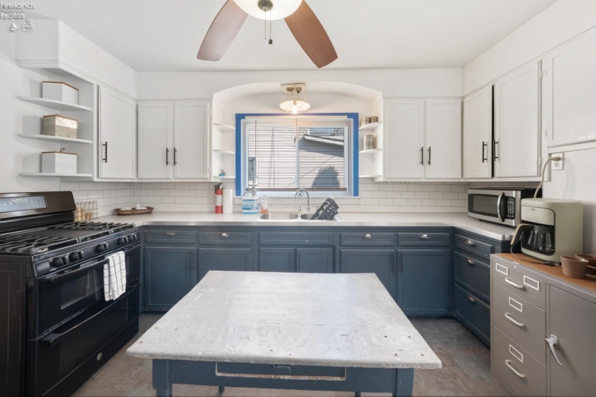 413 Third Street, Port Clinton, 43452, 3 Bedrooms Bedrooms, ,2 BathroomsBathrooms,Residential,For Sale,Third,20261090