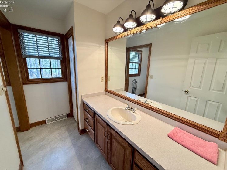 605 Sassafras Drive, Vermilion, 44089, 3 Bedrooms Bedrooms, ,3 BathroomsBathrooms,Residential,For Sale,Sassafras,20261115