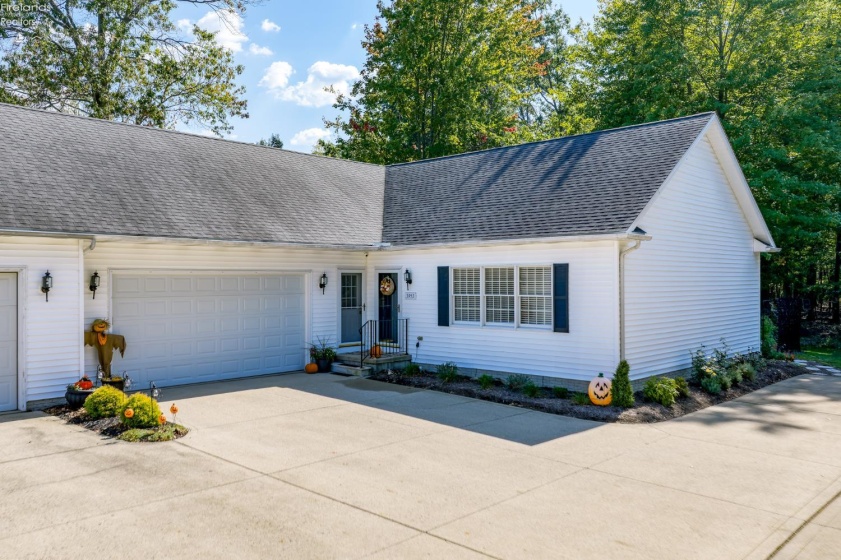 3953 Hilltop Drive, Vermilion, 44089, 2 Bedrooms Bedrooms, ,2 BathroomsBathrooms,Residential,For Sale,Hilltop,20260935