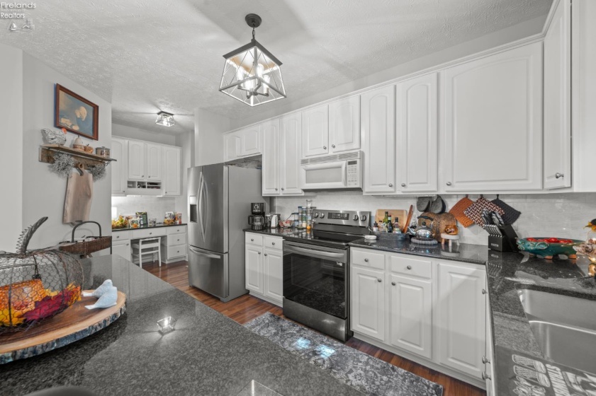 3953 Hilltop Drive, Vermilion, 44089, 2 Bedrooms Bedrooms, ,2 BathroomsBathrooms,Residential,For Sale,Hilltop,20260935