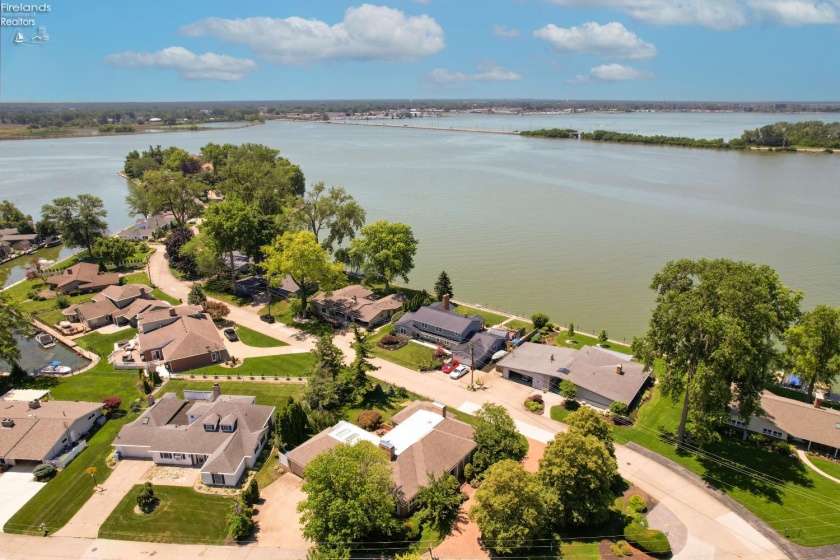 1711 Willow Drive, Sandusky, 44870, 4 Bedrooms Bedrooms, ,5 BathroomsBathrooms,Residential,For Sale,Willow,20261119