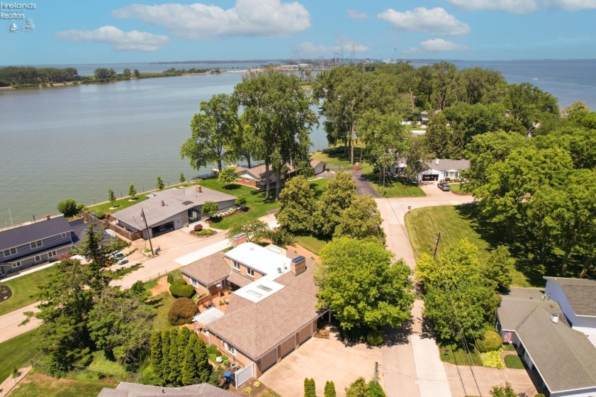 1711 Willow Drive, Sandusky, 44870, 4 Bedrooms Bedrooms, ,5 BathroomsBathrooms,Residential,For Sale,Willow,20261119