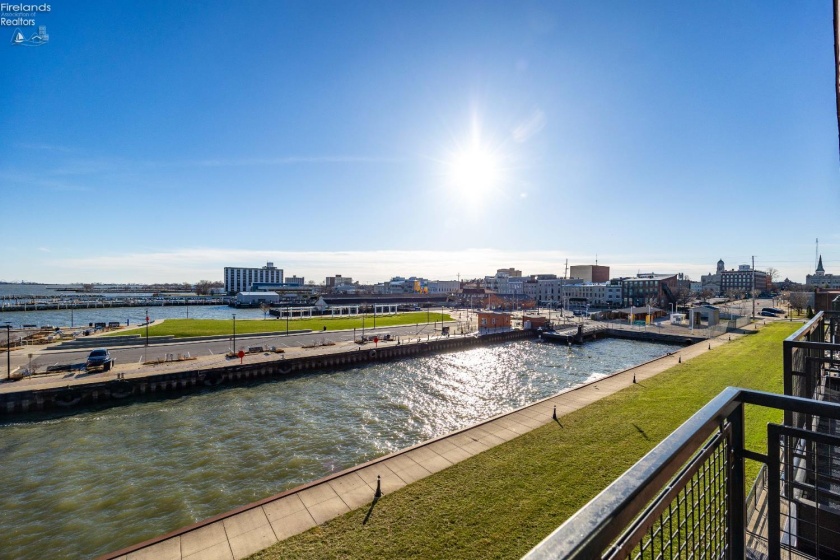 401 Shoreline Drive, Sandusky, 44870, 2 Bedrooms Bedrooms, ,2 BathroomsBathrooms,Residential,For Sale,Shoreline,20260877