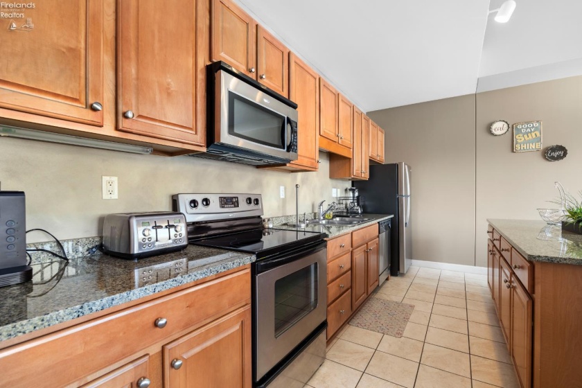 401 Shoreline Drive, Sandusky, 44870, 2 Bedrooms Bedrooms, ,2 BathroomsBathrooms,Residential,For Sale,Shoreline,20260877