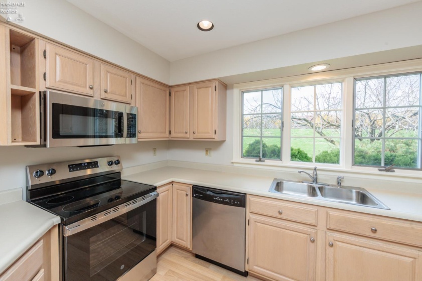 1418 Julianne Circle, Sandusky, 44870, 3 Bedrooms Bedrooms, ,2 BathroomsBathrooms,Residential,For Sale,Julianne,20261136