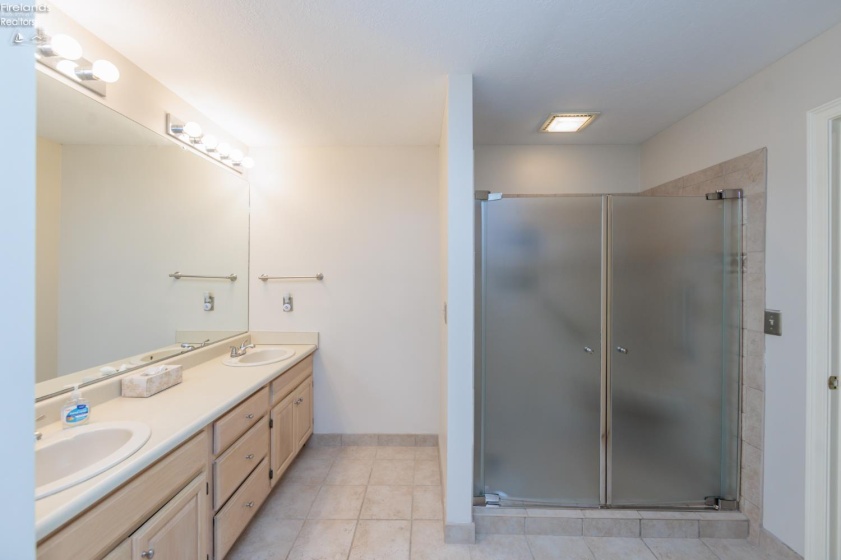 1418 Julianne Circle, Sandusky, 44870, 3 Bedrooms Bedrooms, ,2 BathroomsBathrooms,Residential,For Sale,Julianne,20261136