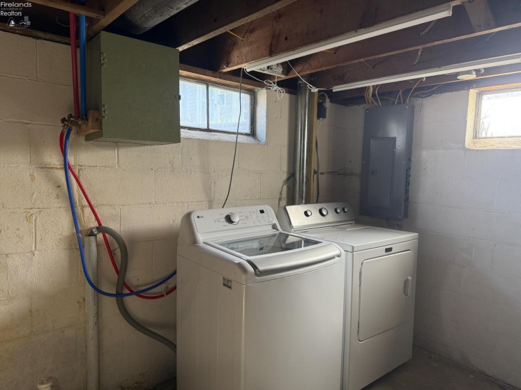 411 Collinwood Boulevard, Fremont, 43420, 3 Bedrooms Bedrooms, ,1 BathroomBathrooms,Residential,For Sale,Collinwood,20261143