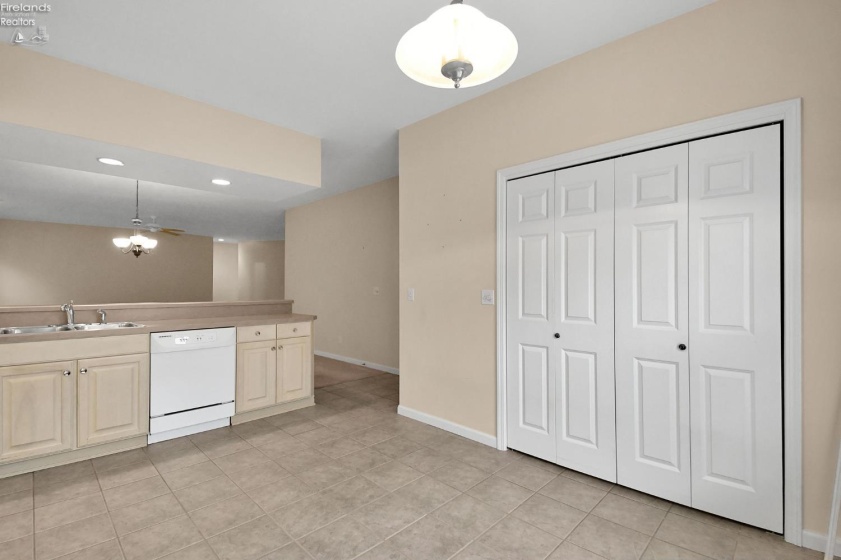 102 Roth Court, Bellevue, 44811, 3 Bedrooms Bedrooms, ,2 BathroomsBathrooms,Residential,For Sale,Roth Court,20261155