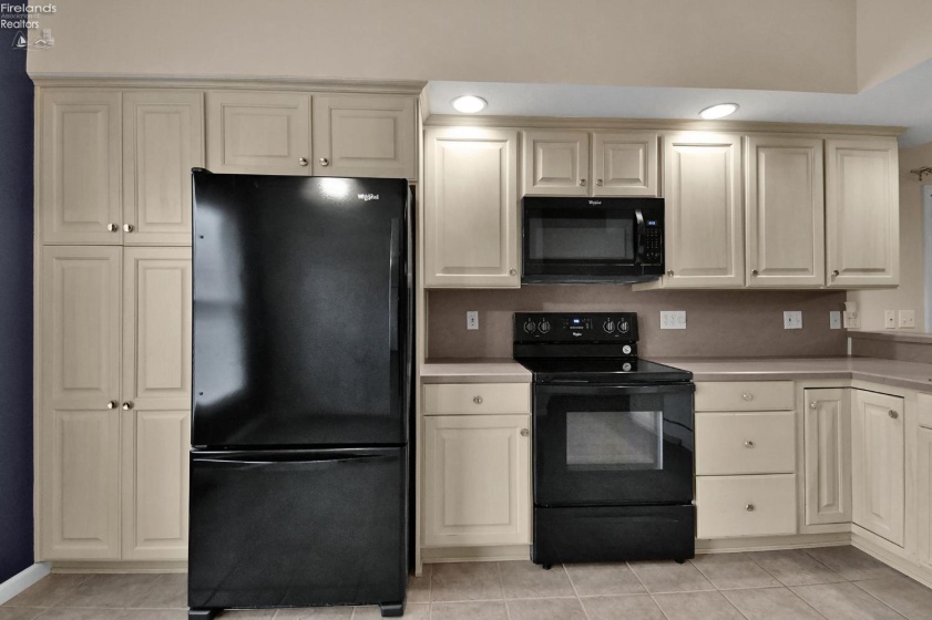 102 Roth Court, Bellevue, 44811, 3 Bedrooms Bedrooms, ,2 BathroomsBathrooms,Residential,For Sale,Roth Court,20261155