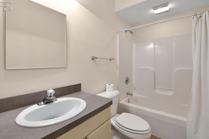 102 Roth Court, Bellevue, 44811, 3 Bedrooms Bedrooms, ,2 BathroomsBathrooms,Residential,For Sale,Roth Court,20261155