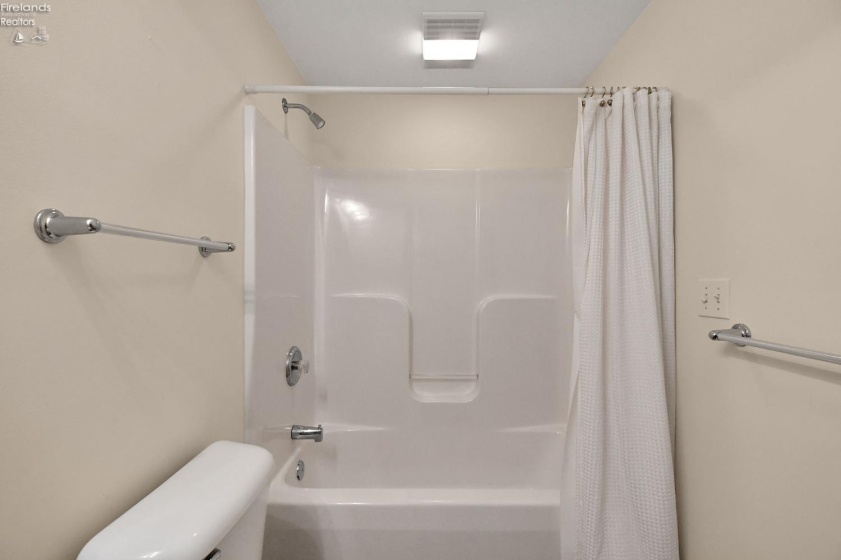 102 Roth Court, Bellevue, 44811, 3 Bedrooms Bedrooms, ,2 BathroomsBathrooms,Residential,For Sale,Roth Court,20261155