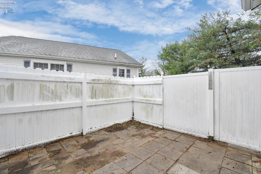 102 Roth Court, Bellevue, 44811, 3 Bedrooms Bedrooms, ,2 BathroomsBathrooms,Residential,For Sale,Roth Court,20261155