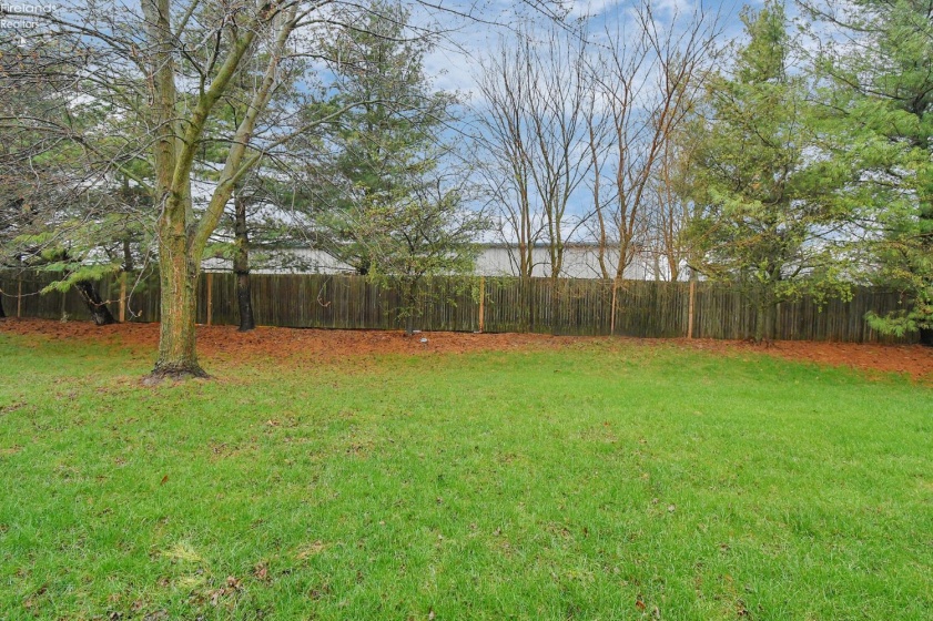 102 Roth Court, Bellevue, 44811, 3 Bedrooms Bedrooms, ,2 BathroomsBathrooms,Residential,For Sale,Roth Court,20261155