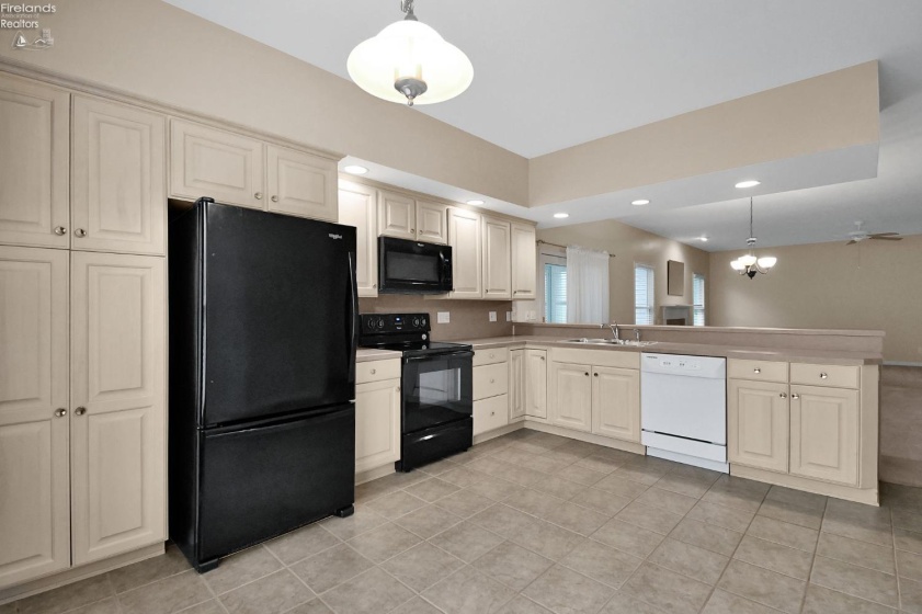 102 Roth Court, Bellevue, 44811, 3 Bedrooms Bedrooms, ,2 BathroomsBathrooms,Residential,For Sale,Roth Court,20261155