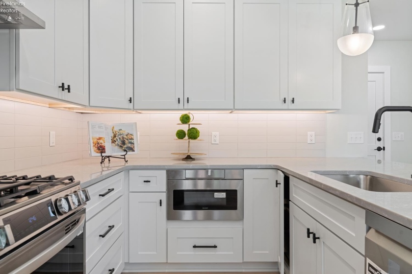 29 Beach Street, Port Clinton, 43452, 3 Bedrooms Bedrooms, ,3 BathroomsBathrooms,Residential,For Sale,Beach,20261158