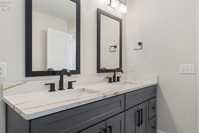 29 Beach Street, Port Clinton, 43452, 3 Bedrooms Bedrooms, ,3 BathroomsBathrooms,Residential,For Sale,Beach,20261158