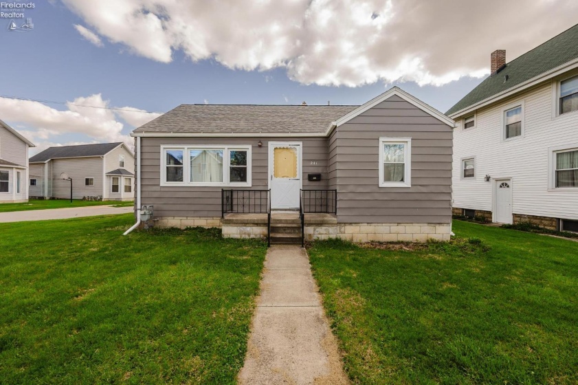 241 Hall Street, Tiffin, 44883, 3 Bedrooms Bedrooms, ,1 BathroomBathrooms,Residential,For Sale,Hall,20261163