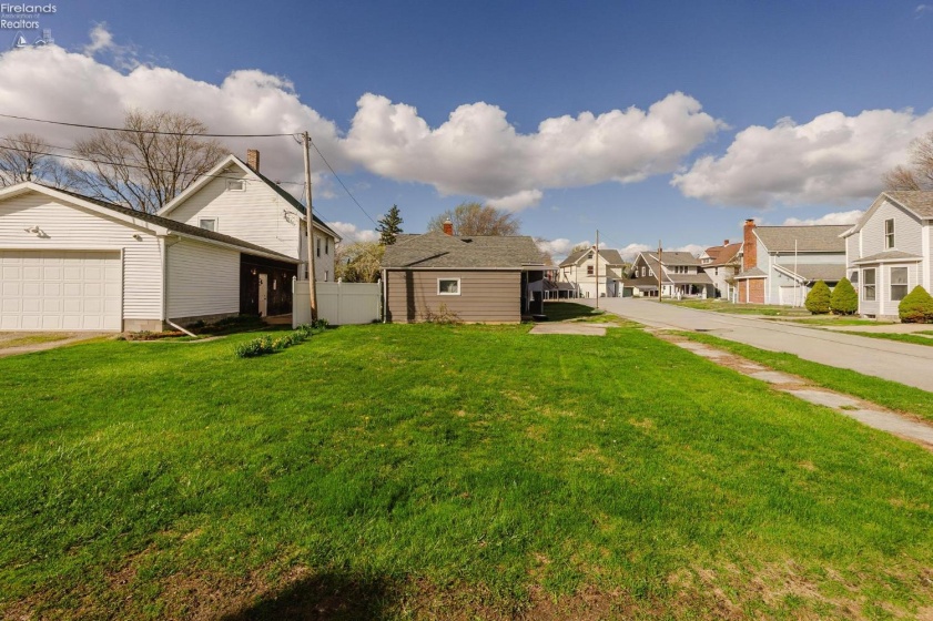 241 Hall Street, Tiffin, 44883, 3 Bedrooms Bedrooms, ,1 BathroomBathrooms,Residential,For Sale,Hall,20261163