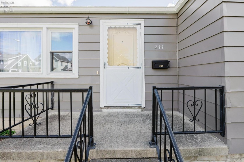 241 Hall Street, Tiffin, 44883, 3 Bedrooms Bedrooms, ,1 BathroomBathrooms,Residential,For Sale,Hall,20261163