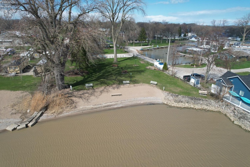 2078 Willowcove Drive, Marblehead, 43440, 2 Bedrooms Bedrooms, ,1 BathroomBathrooms,Residential,For Sale,Willowcove,20261157