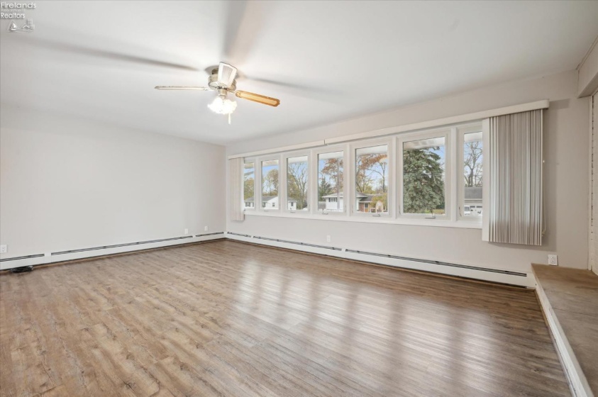 3737 Karwood, Port Clinton, 43452, 5 Bedrooms Bedrooms, ,3 BathroomsBathrooms,Residential,For Sale,Karwood,20261172