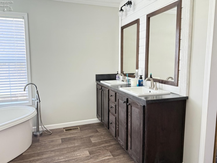 186 Hamilton Road, Kelleys Island, 43438, 3 Bedrooms Bedrooms, ,2 BathroomsBathrooms,Residential,For Sale,Hamilton,20261134