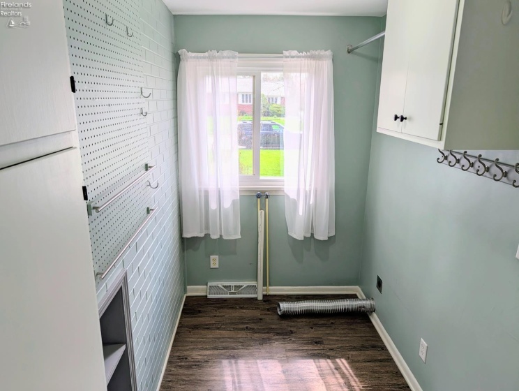 317 Cedar Brook, Sandusky, 44870, 4 Bedrooms Bedrooms, ,2 BathroomsBathrooms,Residential,For Sale,Cedar Brook,20261151