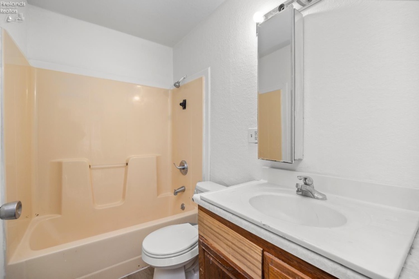 824 Fireland Lane, Port Clinton, 43452, ,Multiple Units,For Sale,Fireland,20261182