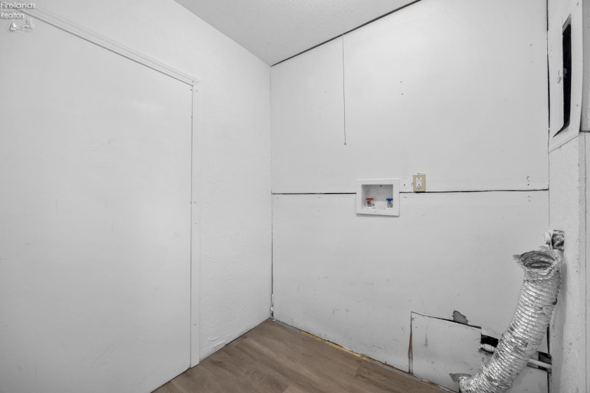 824 Fireland Lane, Port Clinton, 43452, ,Multiple Units,For Sale,Fireland,20261182