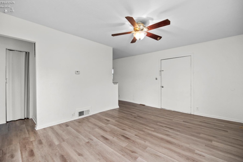 824 Fireland Lane, Port Clinton, 43452, ,Multiple Units,For Sale,Fireland,20261182