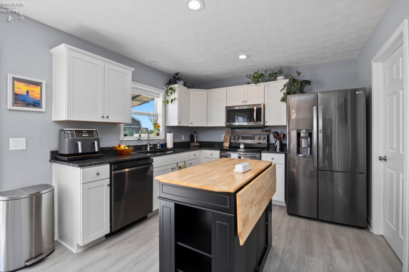 2702 Bogart Road, Sandusky, 44870, 3 Bedrooms Bedrooms, ,3 BathroomsBathrooms,Residential,For Sale,Bogart,20261184