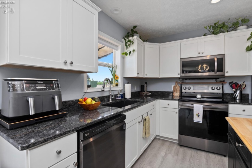 2702 Bogart Road, Sandusky, 44870, 3 Bedrooms Bedrooms, ,3 BathroomsBathrooms,Residential,For Sale,Bogart,20261184