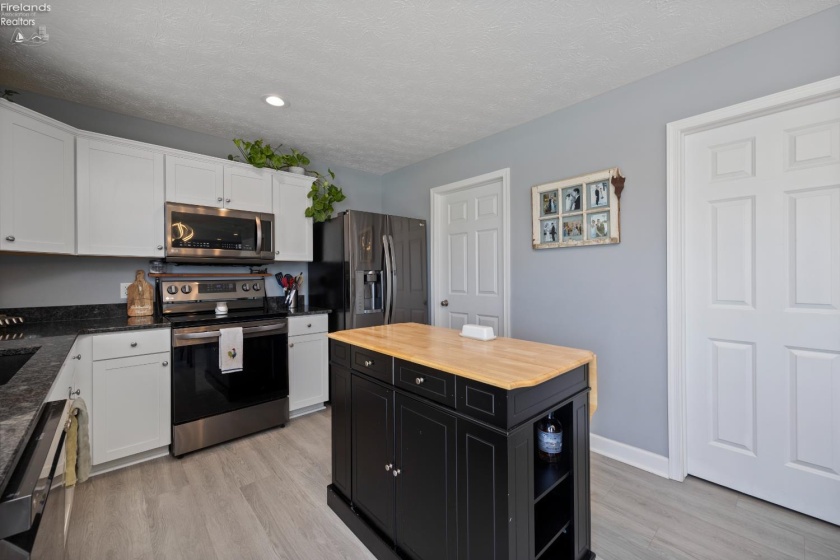 2702 Bogart Road, Sandusky, 44870, 3 Bedrooms Bedrooms, ,3 BathroomsBathrooms,Residential,For Sale,Bogart,20261184