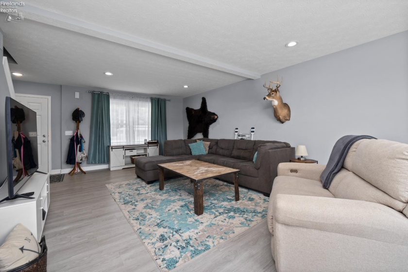 2702 Bogart Road, Sandusky, 44870, 3 Bedrooms Bedrooms, ,3 BathroomsBathrooms,Residential,For Sale,Bogart,20261184