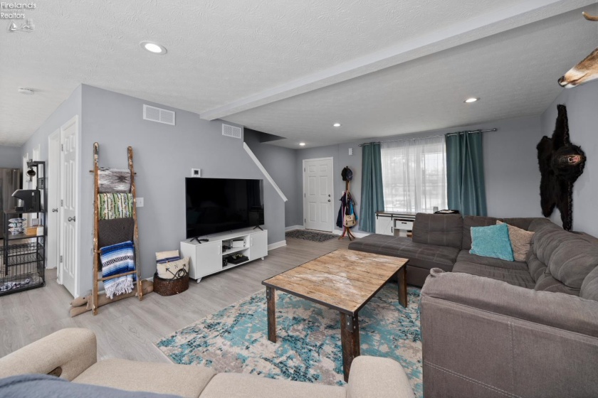 2702 Bogart Road, Sandusky, 44870, 3 Bedrooms Bedrooms, ,3 BathroomsBathrooms,Residential,For Sale,Bogart,20261184