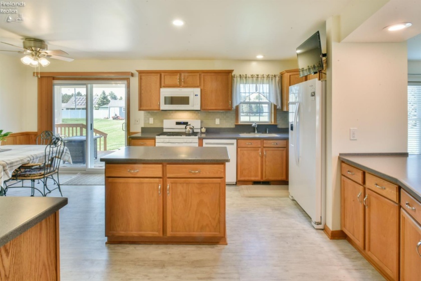 1780 Anna Drive, Marblehead, 43440, 3 Bedrooms Bedrooms, ,2 BathroomsBathrooms,Residential,For Sale,Anna,20261086