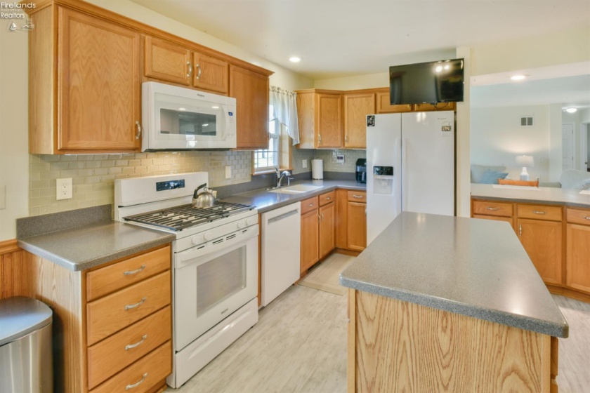 1780 Anna Drive, Marblehead, 43440, 3 Bedrooms Bedrooms, ,2 BathroomsBathrooms,Residential,For Sale,Anna,20261086