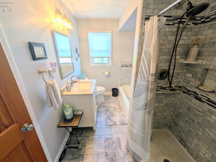 5917 HEYWOOD Road, Sandusky, 44870, 4 Bedrooms Bedrooms, ,2 BathroomsBathrooms,Residential,For Sale,HEYWOOD,20261189