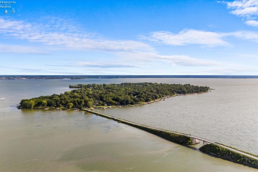 3175 Memorial Shoreway Drive, Marblehead, 43440, 3 Bedrooms Bedrooms, ,2 BathroomsBathrooms,Residential,For Sale,Memorial Shoreway,20261237